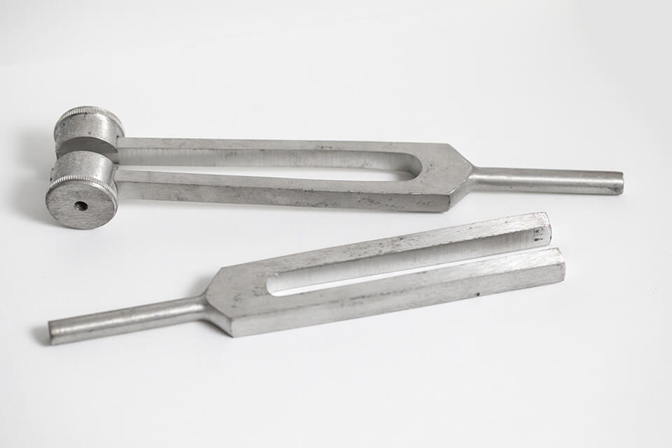 Weighted and unweighted tuning forks for healing